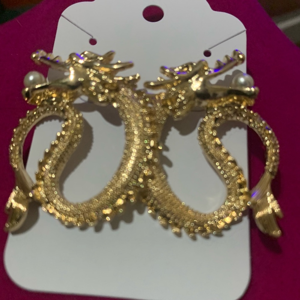 NWOT dragon earrings